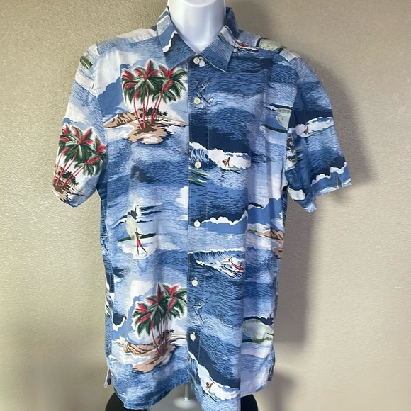 Tommy Bahama Relax Mens camp shirt. Beautiful tropical/ocean print. Size Medium - Picture 1 of 8